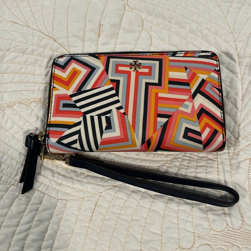 Tory Burch Medium Pebbled Leather Zip Around Wallet